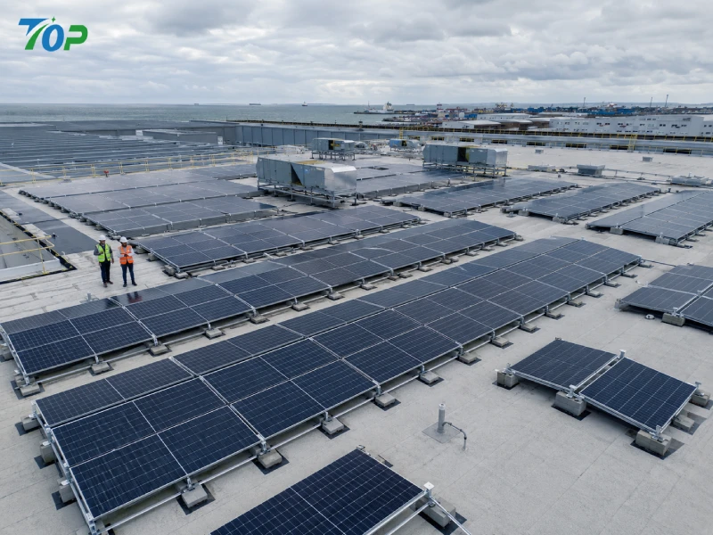Sistema de montagem de lastro solar em telhado plano não penetrante: solução à prova d'água de nível de engenharia para projetos fotovoltaicos comerciais em telhados